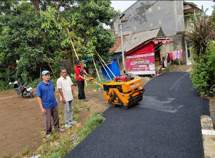 Pemerintah Desa Sukatani Realisasikan Pembangunan Hotmix Gunakan Anggaran Banprov 